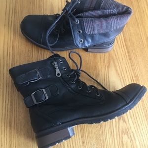 5/$25! Bamboo brand Black boots, with plaid lining